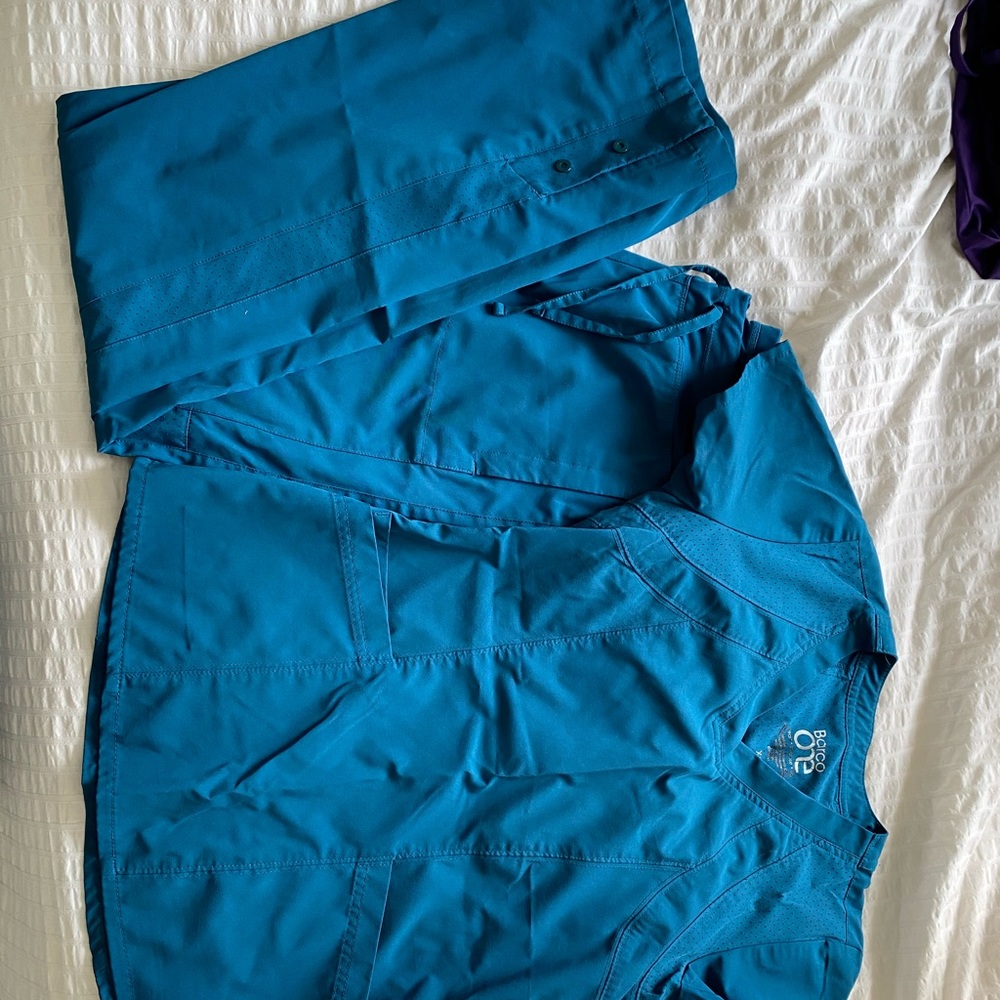 Scrubs set